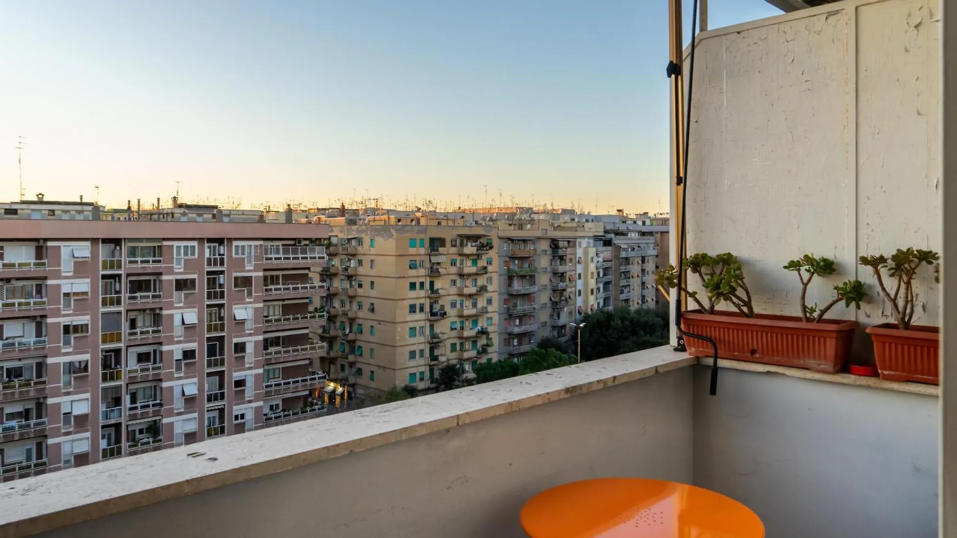Comfortable, Wide And Cozy Apartment Rome Italy